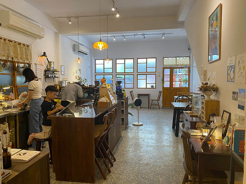 碰氣嘎嗶 Punch Cafe